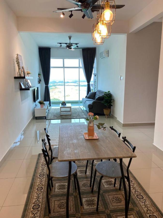 Family Stay, Sepang Klia, Free 2 Parking&Unifi Zewnętrze zdjęcie